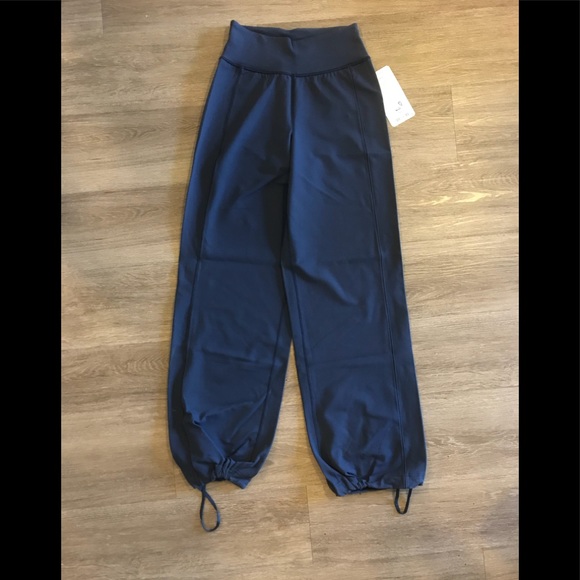 Lululemon Sit in Stillness Pant Navy Size 6 NEW - Picture 2 of 3